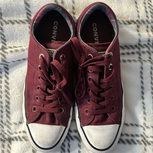 Converse Low Top Plaid Lining Size 8.5
